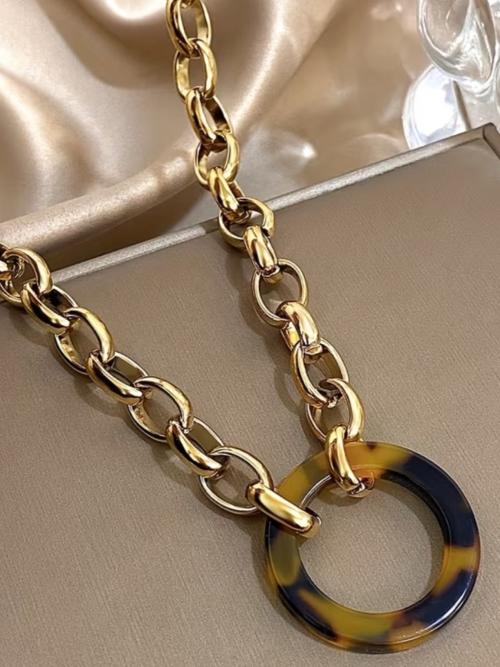 Chunky Golden Stainless Steel Thick Chain Round Acrylic Leopard Pendant Necklace